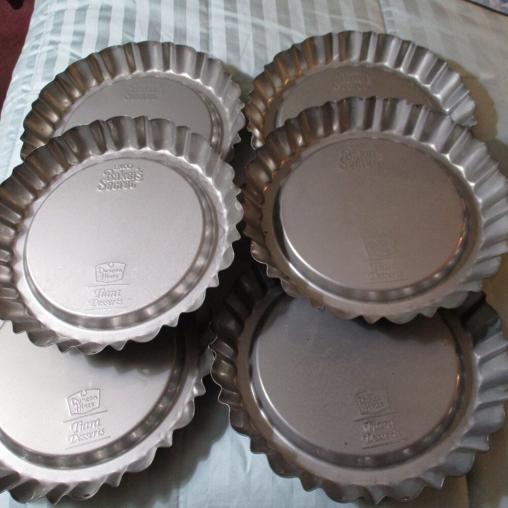 Lot of Six Ekco Baker's Secret Duncan Hines Tiara Dessert Pans